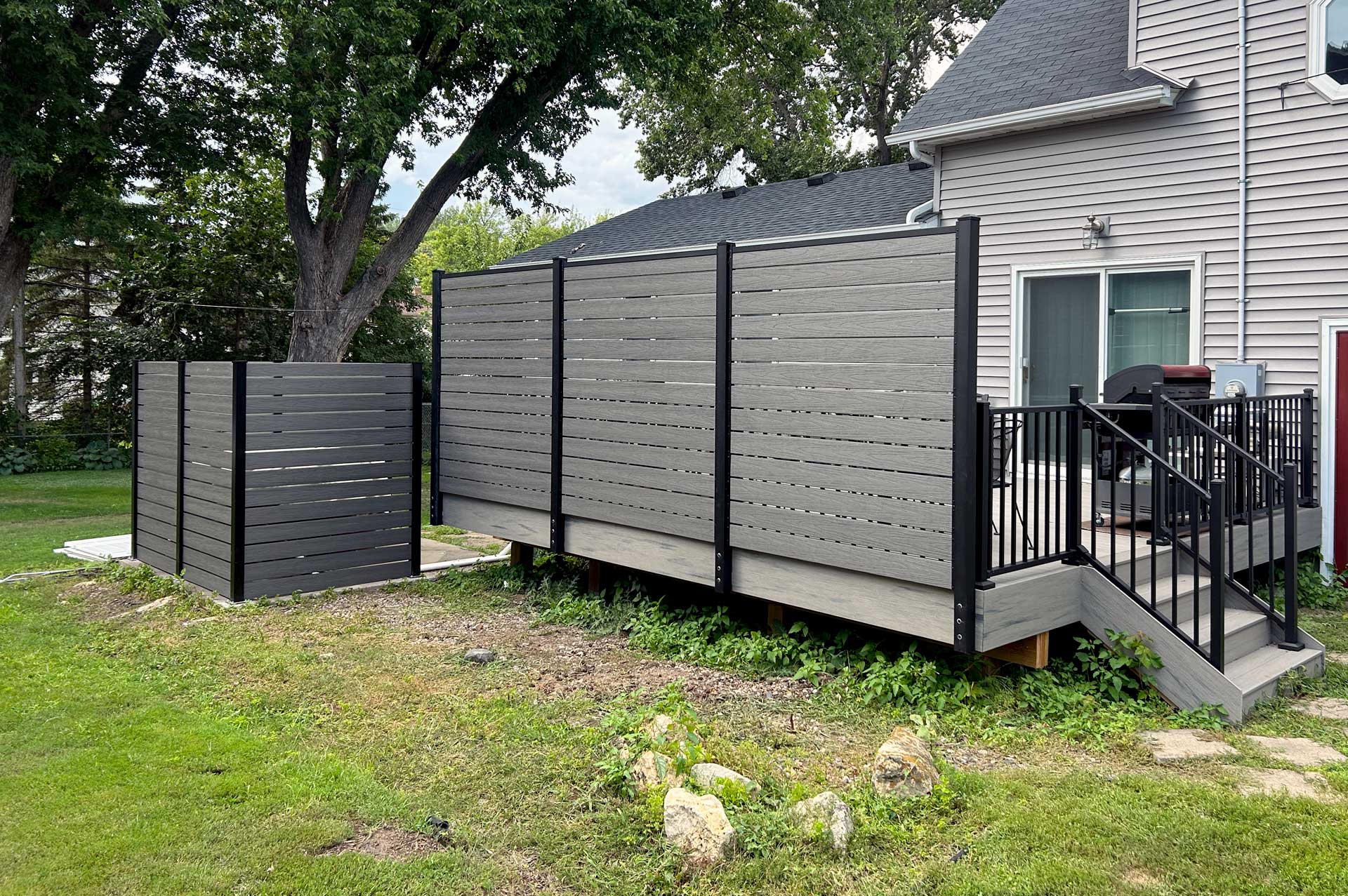 CUSTOM BUILT PRIVACY FENCE CONSTRUCTION CONTRACTOR SERVICES - MINNEAPOLIS AND ST. PAUL MINNESOTA METRO AREA